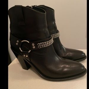 Saint Laurent boots with Chain size39